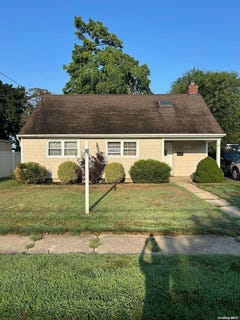 /international/us/31-william-street-copiague-ny-110096105593/
