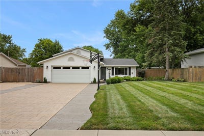 /international/us/6351-denise-drive-north-ridgeville-oh-110101256612/