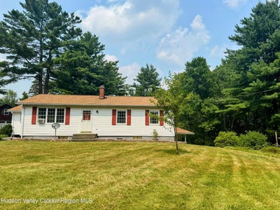 /international/us/3687-county-route-9-east-chatham-ny-110105726058/