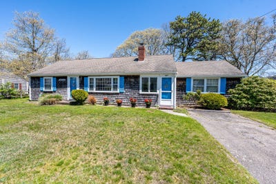 /international/us/8-folger-lane-west-dennis-ma-110108080432/