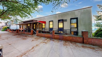 /international/us/7720-74th-street-glendale-ny-110098067927/
