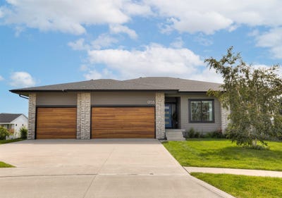 /international/us/9138-moonseed-court-west-des-moines-ia-110100589241/