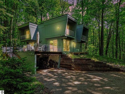 /international/us/6609-wasservalden-strasse-bellaire-mi-110108479403/