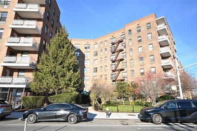 /international/us/100-25-queens-boulevard-forest-hills-ny-110106356270/