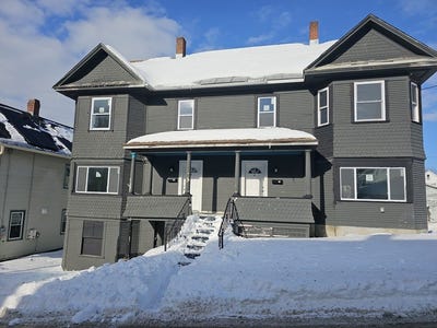 /international/us/10-12-richmond-st-adams-ma-110106337470/