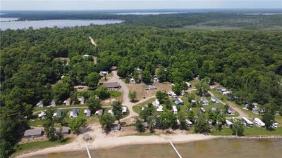 /international/us/20621-hidden-paradise-road-brainerd-mn-110093185915/