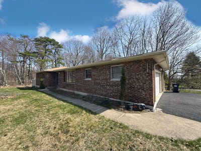 /international/us/104-sunset-drive-mount-pocono-pa-110099011849/