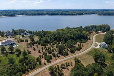 /international/us/46-woodlawn-drive-clarksville-va-110120852785/