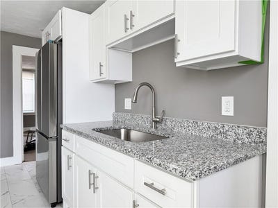 /international/us/910-atwells-avenue-providence-ri-110106499767/