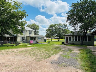 /international/us/927-north-franklin-street-la-grange-tx-110108426293/