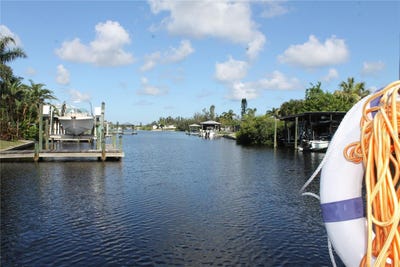 /international/us/817-blue-heron-boulevard-ruskin-fl-110097990163/