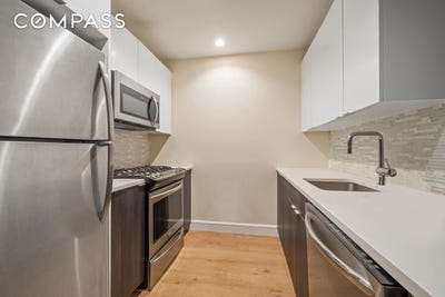 /international/us/25-21-43rd-avenue-queens-ny-110108476189/