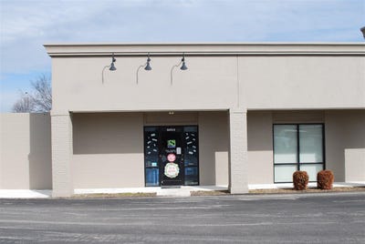 /international/us/979-lovers-lane-bowling-green-ky-110105860363/