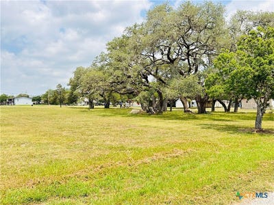/international/us/510-pat-cleburne-street-lot-1-yoakum-tx-110099534665/