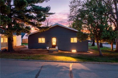 /international/us/687-4th-avenue-nw-new-brighton-mn-110107729679/