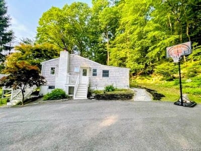 /international/us/105-chief-nimham-circle-carmel-ny-110108581930/