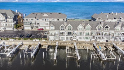 /international/us/409-lake-drive-new-buffalo-mi-110106957381/