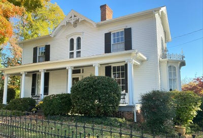 /international/us/220-n-broad-st-salem-va-110099879361/?lang=de