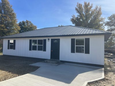 /international/us/100-nw-randolph-hoxie-ar-110103965772/