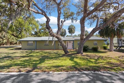 /international/us/12071-sw-165th-ave-cedar-key-fl-110108195592/