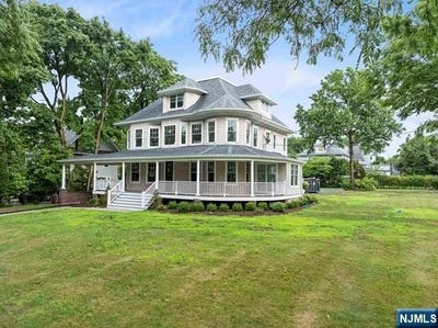 /international/us/389-spring-avenue-ridgewood-nj-110106944922/