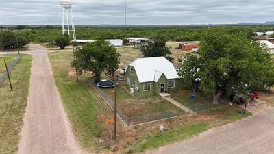 /international/us/1501-bishop-st-robert-lee-tx-110099664632/