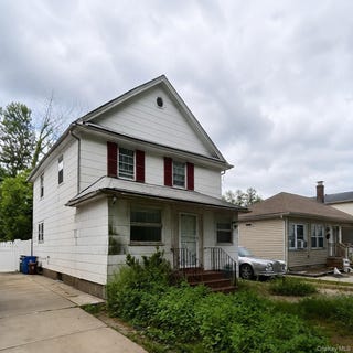 /international/us/9322-215th-street-queens-village-ny-110108541542/