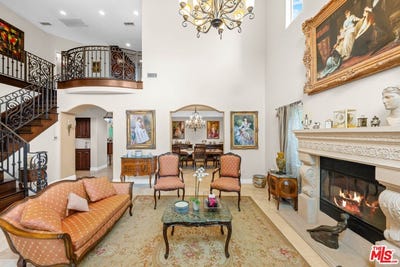 /international/us/5419-tampa-ave-tarzana-ca-110109181389/