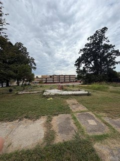 /international/us/616-kinzer-street-poplar-bluff-mo-110110362437/