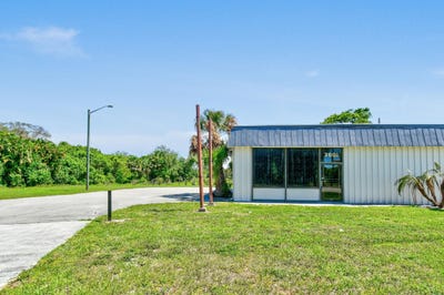 /international/us/3801-okeechobee-road-fort-pierce-fl-110107346538/