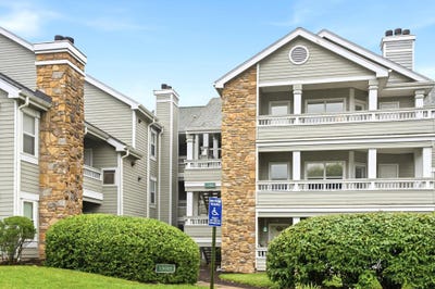 /international/us/13085-autumn-woods-way-fairfax-va-110109009954/