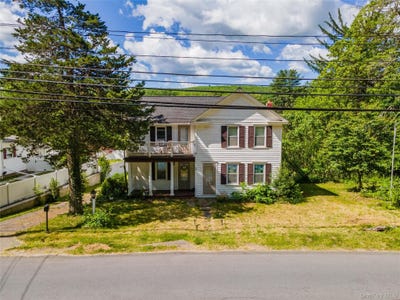 /international/us/69-main-street-sparrowbush-ny-110108743575/