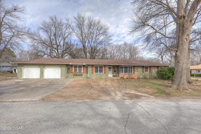 /international/us/114-e-howard-street-girard-ks-110106006844/
