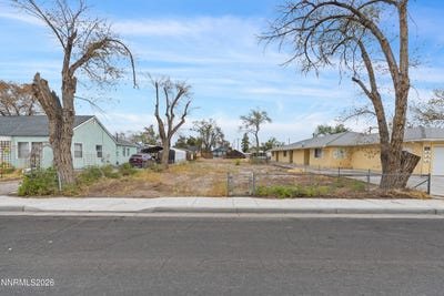 /international/us/245-e-fairview-street-fallon-nv-110120039996/