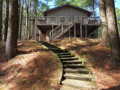 /international/us/7678-n-shore-rd-glenfield-ny-110107452217/