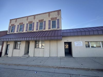 /international/us/551-main-street-highland-wi-110106298352/