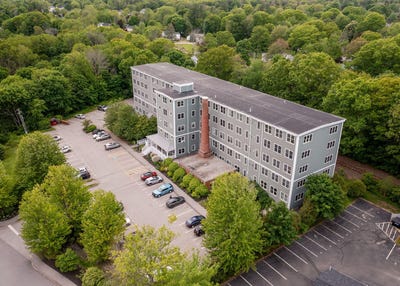/international/us/18-park-street-saco-me-110108678327/