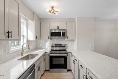 /international/us/409-e-williams-street-angier-nc-110105393652/