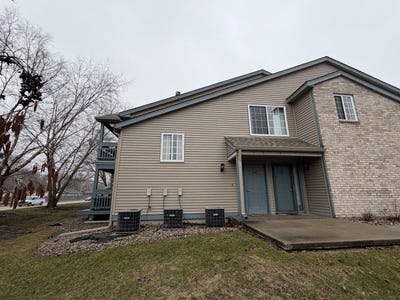 /international/us/2404-windward-boulevard-champaign-il-110106276289/