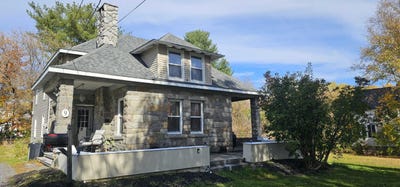 /international/us/9-school-street-presque-isle-me-110102949126/
