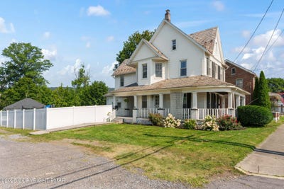/international/us/258-s-broadway-wind-gap-pa-110101243500/