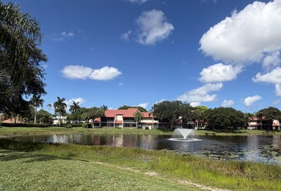 /international/us/22-lexington-lane-w-palm-beach-gardens-fl-110108628431/