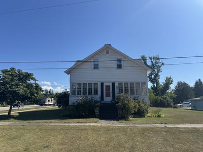 /international/us/201-w-sinclair-street-mackinaw-city-mi-110109770730/