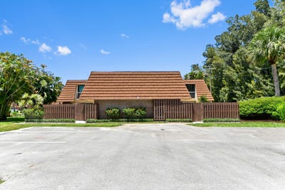 /international/us/825-center-street-jupiter-fl-110108389493/