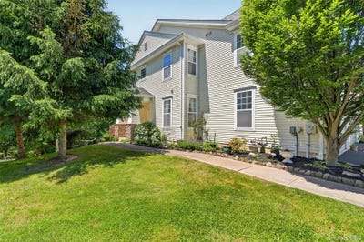 /international/us/29-avoncroft-lane-middletown-ny-110108579187/