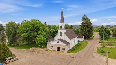 /international/us/w494-elm-street-campbellsport-wi-110105315084/