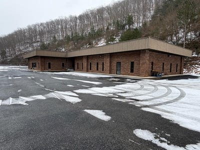 /international/us/1801-water-gap-road-prestonsburg-ky-110105388960/