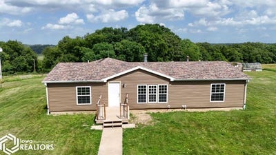/international/us/6064-227th-street-albia-ia-110109188785/