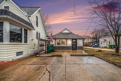 /international/us/215-w-main-street-kirkland-il-110106341986/