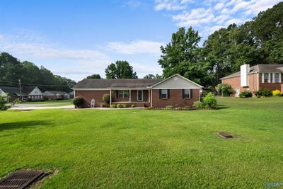 /international/us/3161-hawthorne-place-southside-al-110100072091/